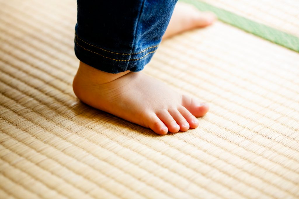 畳が「ギシギシ」「ミシミシ」と鳴るのは何で？原因や対処法を紹介